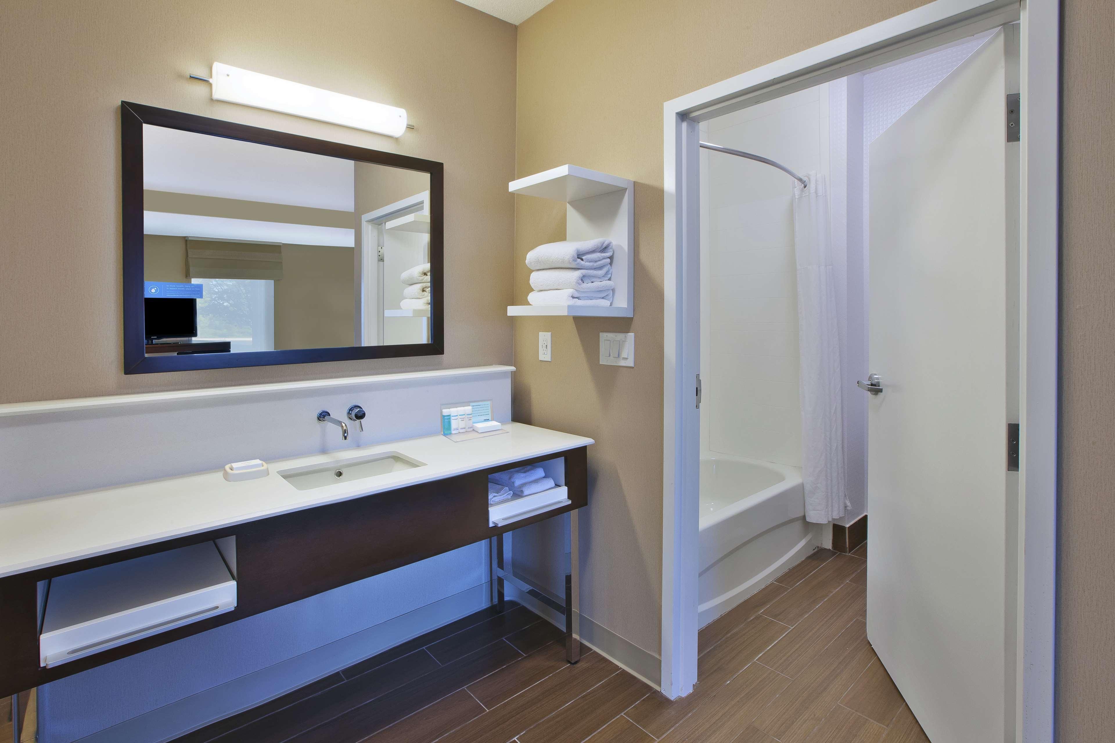 Hampton Inn Commerce/Novi Zewnętrze zdjęcie