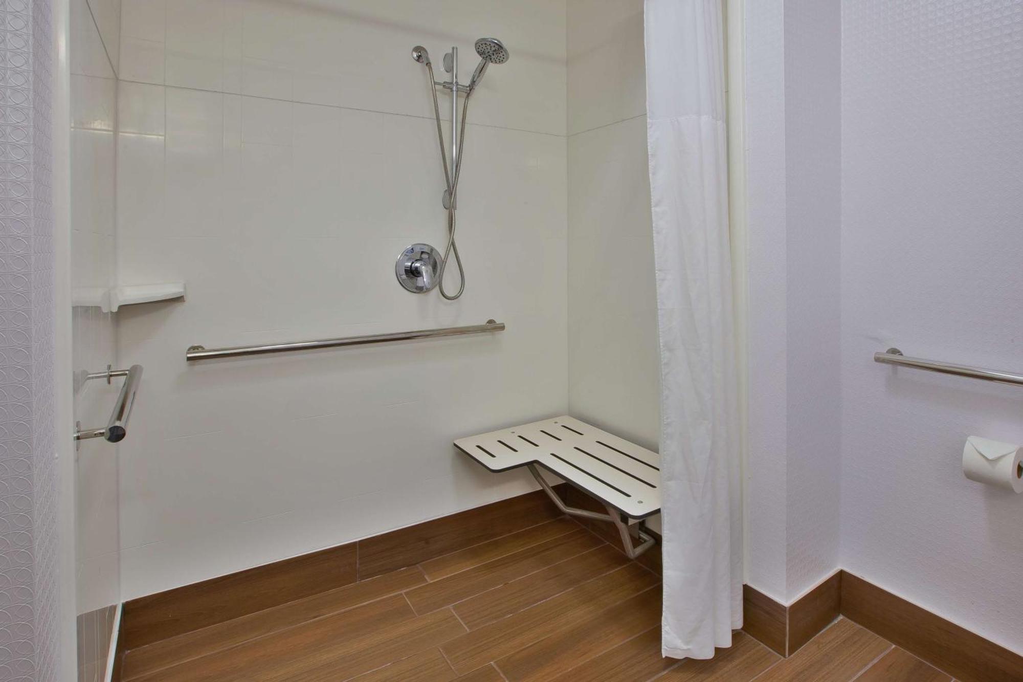 Hampton Inn Commerce/Novi Zewnętrze zdjęcie