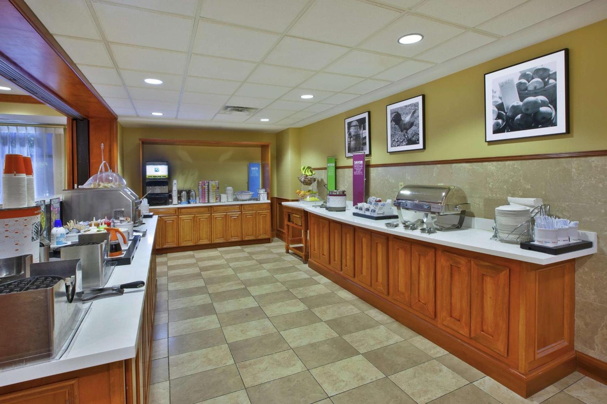 Hampton Inn Commerce/Novi Zewnętrze zdjęcie